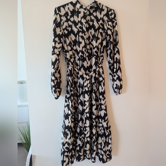 Black and Cream Patterned Knee Length Dress - Picture 3 of 4